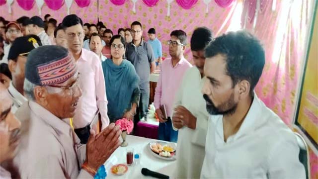 टूटे पोल