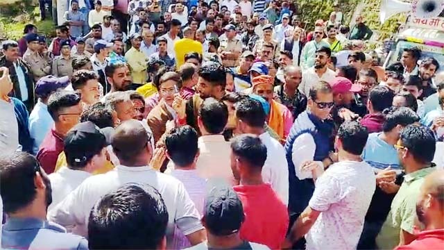 मूल निवासी