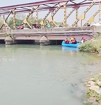 नाबालिग बहनें