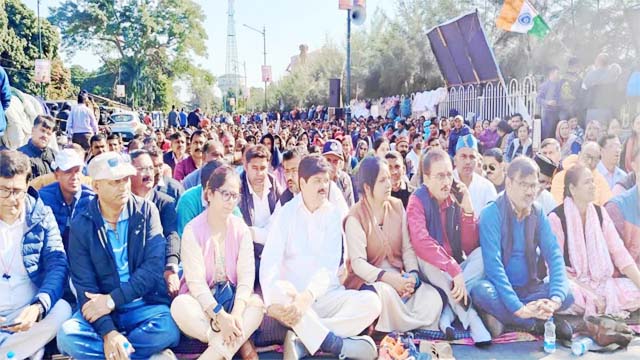 उपनल कर्मचारियों