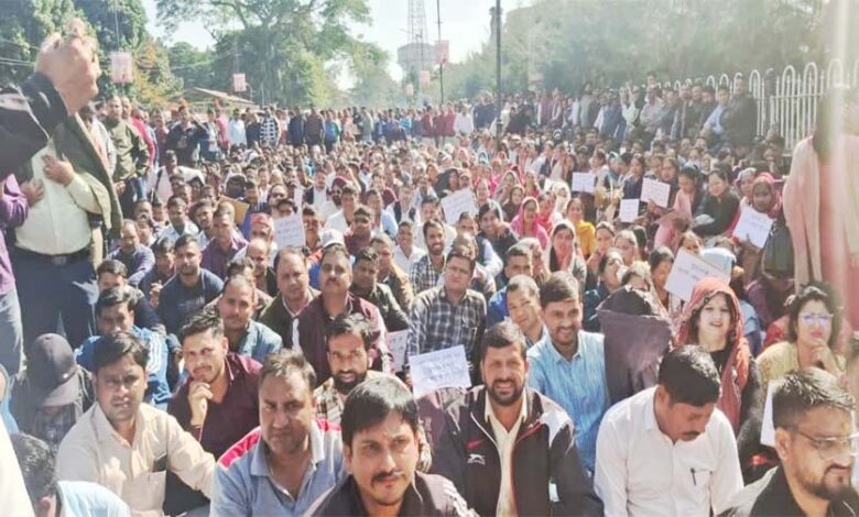 उपनलकर्मियों