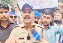 वर्दी पहने